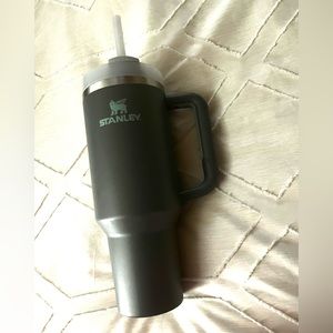 Charcoal Stanley 40oz Quencher